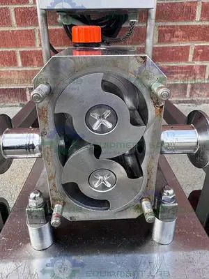 USED IDEX WRIGHT FLOW S1L ROTARY LOBE W/STAINLESS 1/2 HP MOTOR, CONTROLLER