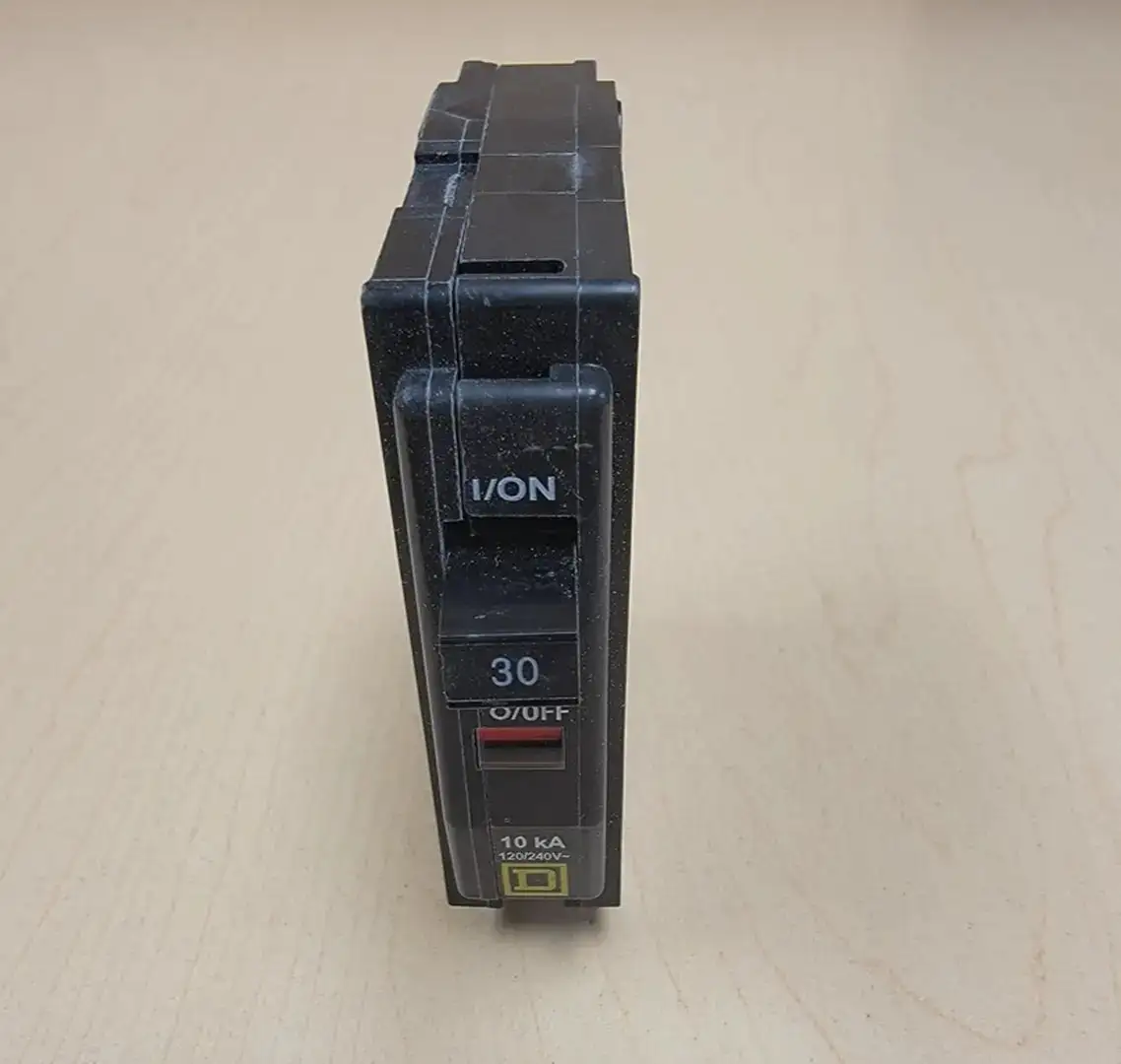 NEW SQUARE D QO130