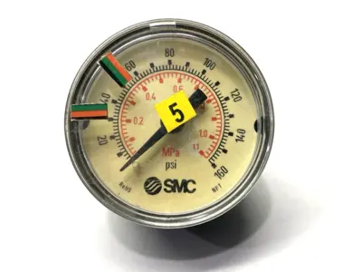 Used SMC PRESSURE GAUGE 1-1/2" DIAMETER 160PSI MAX 7/16" NPT Universal Pressure Meters Michigan US | Maverick Industrial Sales #1091312