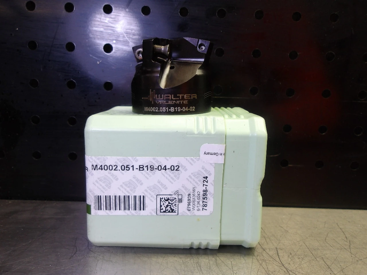 Walter 2" Indexable Coolant Thru Facemill 3/4" Arbor M4002.051-B19-04-02 (LOC1689)