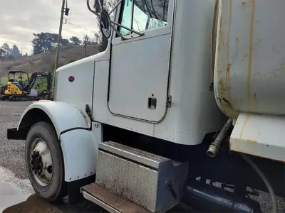 USED 1988 PETERBILT 357