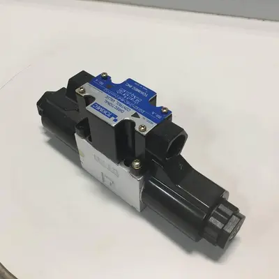 USED TOKIMEC DG4V-3-6C-M-P7-H-7-52