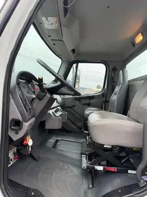 Used 2006 FREIGHTLINER M2106064 Fuel & Lube Trucks Washington US | Puget Sound Truck Sales #1546527