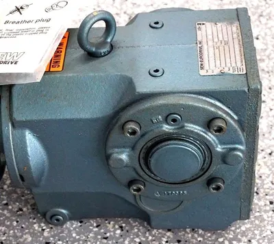 NEW SEW-EURODRIVE KA66DT90S4BM2NF REDUCER W/ DFT9034BM2MF MOTOR