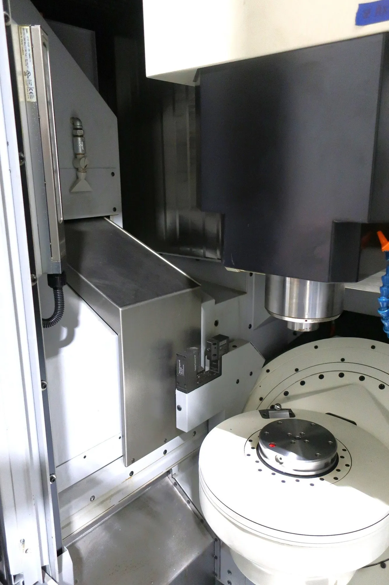 2019 MAKINO D200Z Vertical Machining Centers (5-Axis or More
