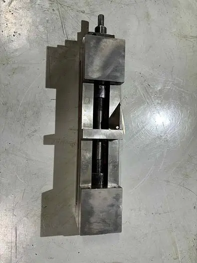 MACHINING CENTER VISE