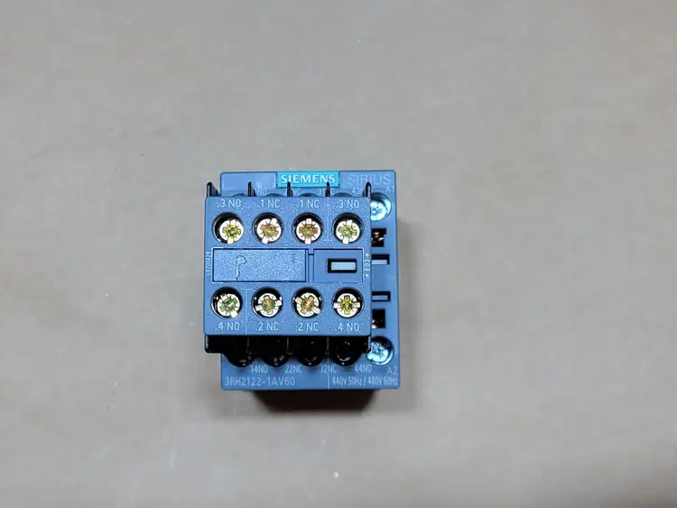 Used SIEMENS 3RH2911-1FA22 Switchgears British Columbia CA | Lenmark #913597