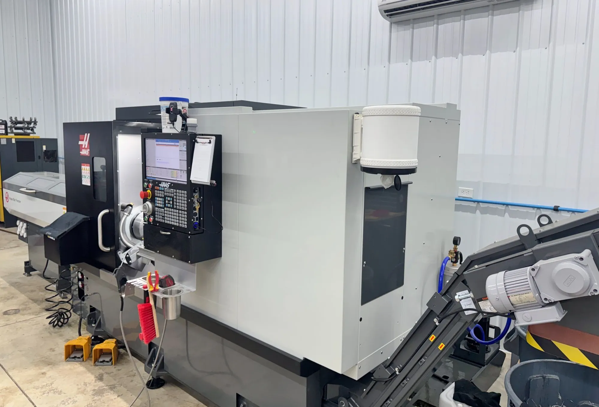 USED 2025 HAAS DS-30Y