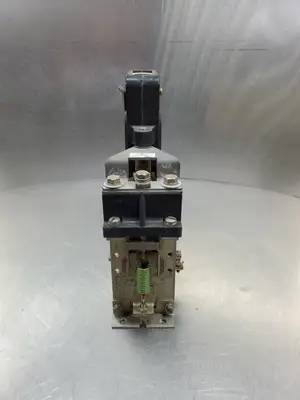 General Electric 5A01JXA003 (DS303A) DC Contactor, 600V 300A. 4E-31