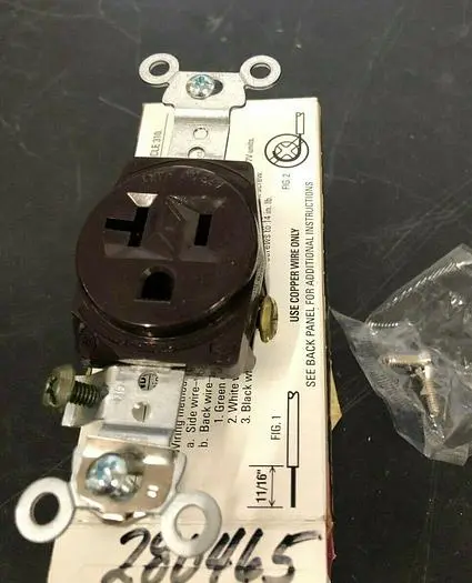 COOPER AH5361 SINGLE RECEPTACLE