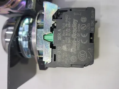 USED ALLEN-BRADLEY ALLEN BRADLEY BLUE PUSH BUTTON 800FM-LE3 CONTACT BLOCKS 800F-X10 & 800F-N3W