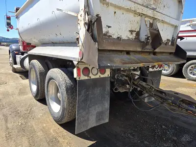 USED 2013 PETERBILT 384