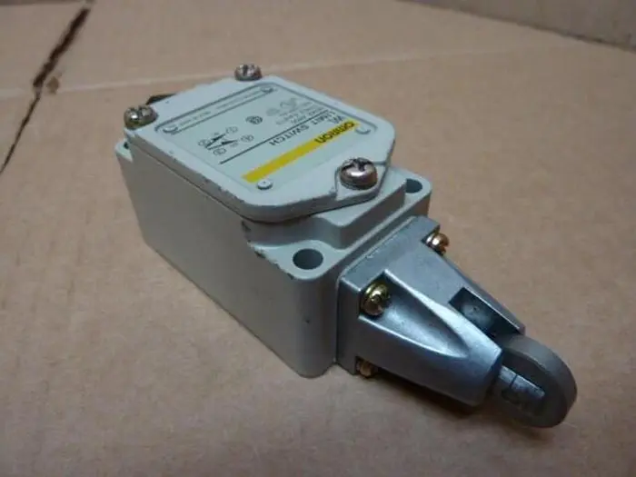 Used OMRON WL D2-TH Relays & Switches Michigan US | Ideal Machinery #594099