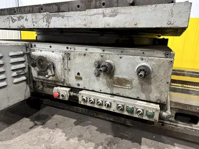 72" X 72" GIDDINGS & LEWIS (G&L) T-SLOTTED POWERED ROTARY TABLE W/ 72" POWERED INFEED SLIDE: STOCK #19731