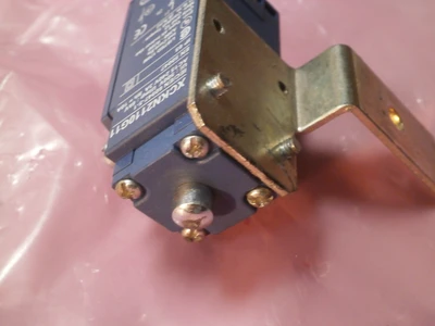 USED Schneider XCKN2110G11C