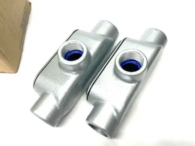 USED ABB THOMAS & BETTS T-STYLE CONDUIT OUTLET BODY 1" W/ GASKET & COVER
