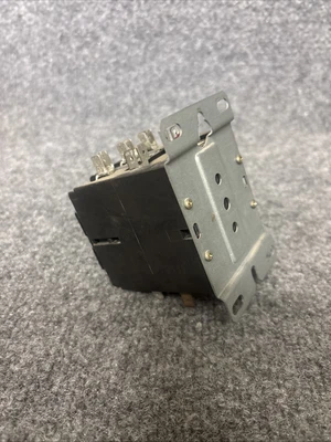 Used TYCO 3100-30T828WA PLC Contactors California US | Davliegogo LLC #1705921