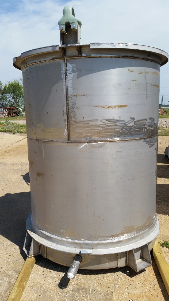 915 Gallon Stainless Atmospheric Vertical Tank