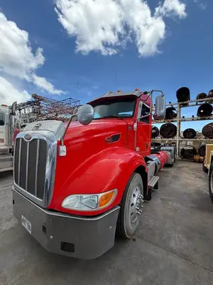USED 2014 PETERBILT 386