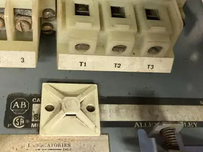 USED ALLEN-BRADLEY 2100