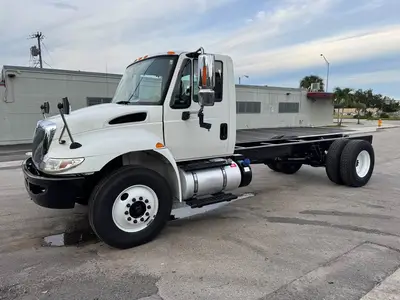 Used 2018 INTERNATIONAL DURASTAR 4300 Cab Chassis trucks Florida US | Truck and Van Outlet #1509142