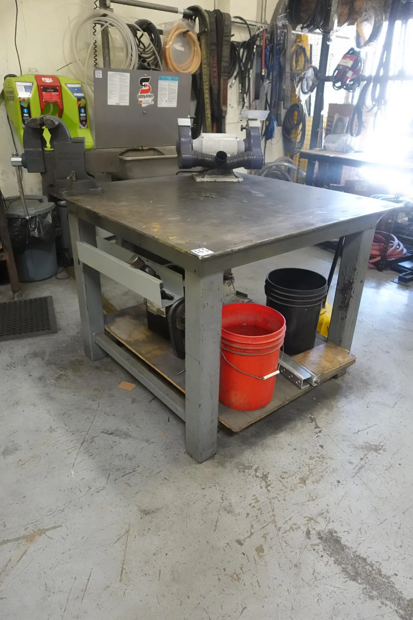 Used _UNKNOWN_ _UNKNOWN_ Welding Tables California US | Capital Recovery Group #1546011