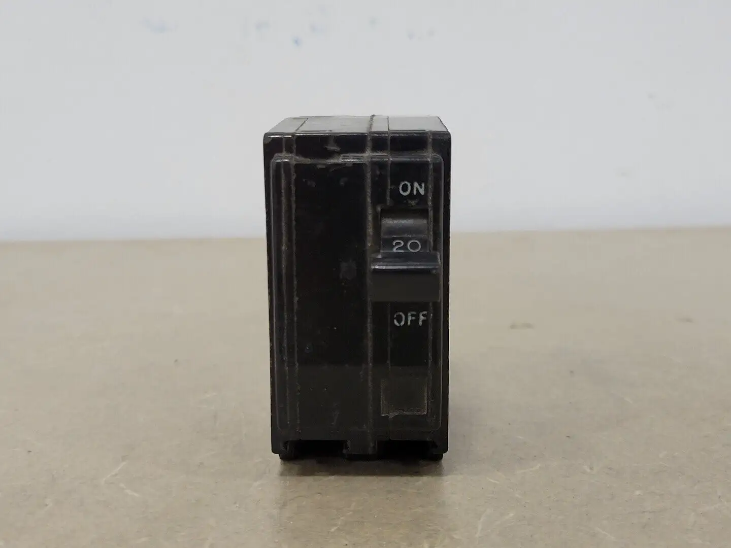 USED SQUARE D QO220