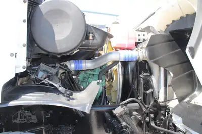 Used 2019 VOLVO VHD64B200 Vacuum Truck Texas US | Roll Off Truck World #1492017