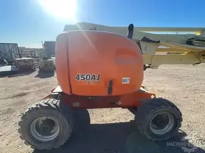 USED 2011 JLG 450AJ