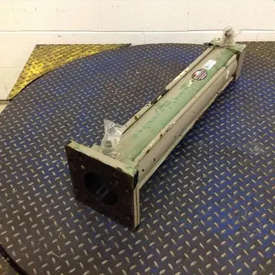 USED CINCINNATI MILACRON CM/C 734
