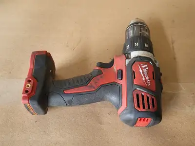 USED MILWAUKEE 2821-20
