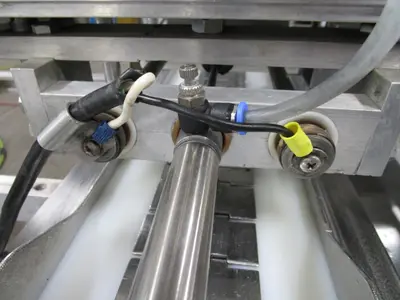 Conveyor with Wirecut