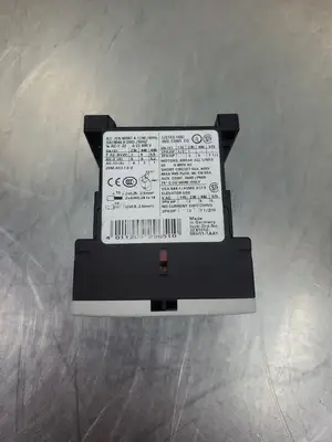 SIEMENS 3RT1016-2BB42 SIRIUS 3-Pole Contactor. 4E-51