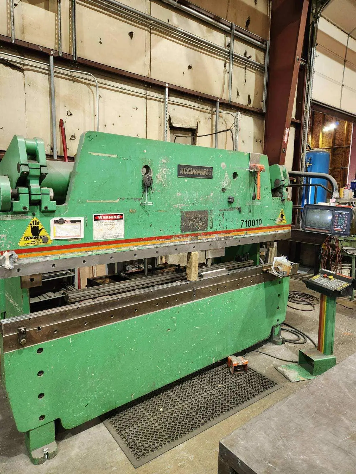 USED 1996 ACCURPRESS 710010