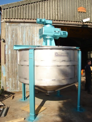 4,500L Stainless Steel Enclosed Tank