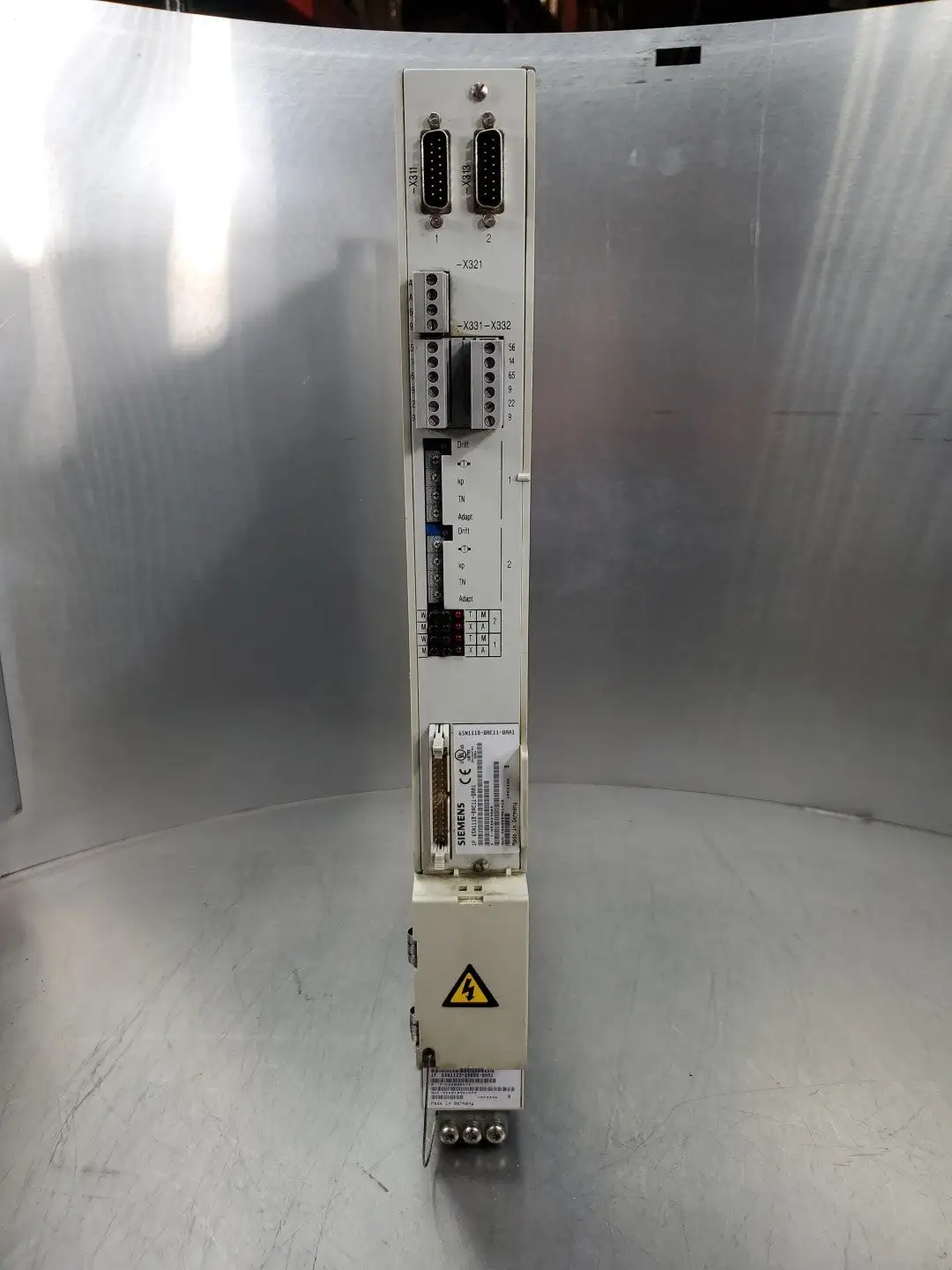 USED Siemens 6SN1123-1AB00-0AA1 DRIVE w/6SN1118-0AE11-0AA1 Drive Card
