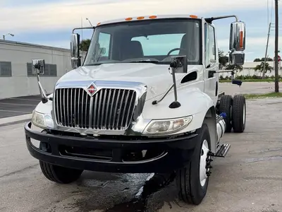 Used 2018 INTERNATIONAL DURASTAR 4300 Cab Chassis trucks Florida US | Truck and Van Outlet #1509142