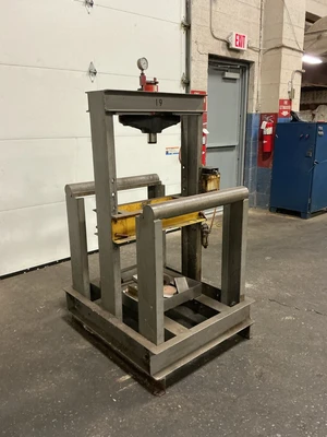 Used POWER TEAM _UNKNOWN_ Hydraulic Cylinders | Equipment Recovery Corp. #1330968