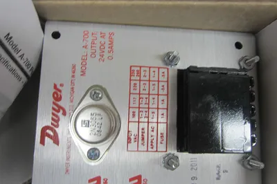 NEW DWYER A-700 POWER SUPPLY A700