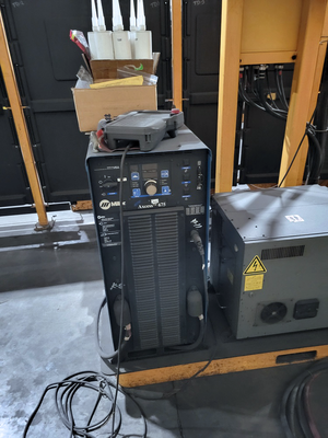 Used 2008 GENESIS VERSA 2L Robotic Welding Cells Illinois US | Machinery Marketing International #380326