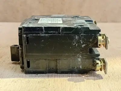 Used SQUARE D QOB220 Switchgears British Columbia CA | Lenmark #1438616