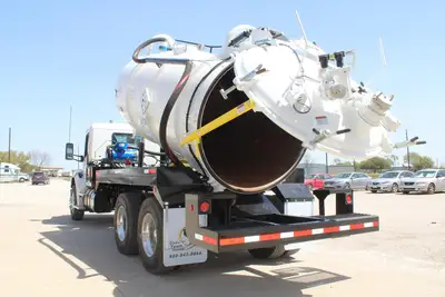 New | in-Stock 2027 PETERBILT 548 Vacuum Truck Texas US | Roll Off Truck World #1492027