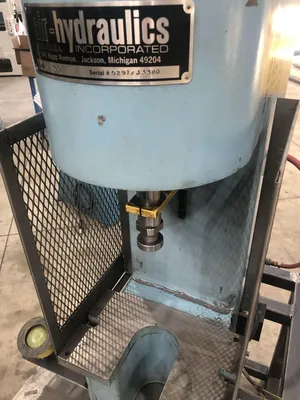 USED 1991 AIR-HYDRAULICS AIR-HYDRAULICS C-300 PRESS