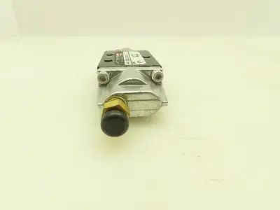 Aro 5631 33 02 Manual Pneumatic Air Valve 3-Way NC 1/4" NPT