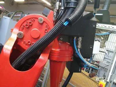 Used 2015 COMAU SMART 5 NJ60-2.2 Robots CZ | Amaron s.r.o. #1068044
