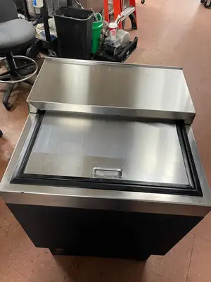 Used Glastender Used 24" Glastender MF24-B1 Bar Glass Mug Froster / Chiller 120V Underbar Equipment Illinois US | Falcon Restaurant Supply #1375825