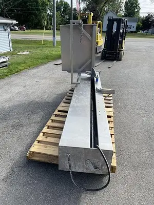 USED E-QUIP MATERIAL HANDLING 320-10 6FT. DISCHARGE
