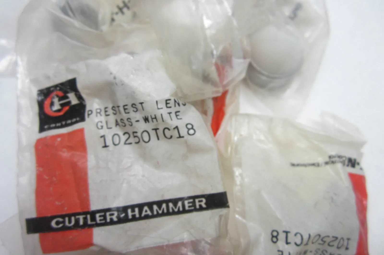 18 NEW CUTLER HAMMER 10250TC18 WHITE GLASS LENS