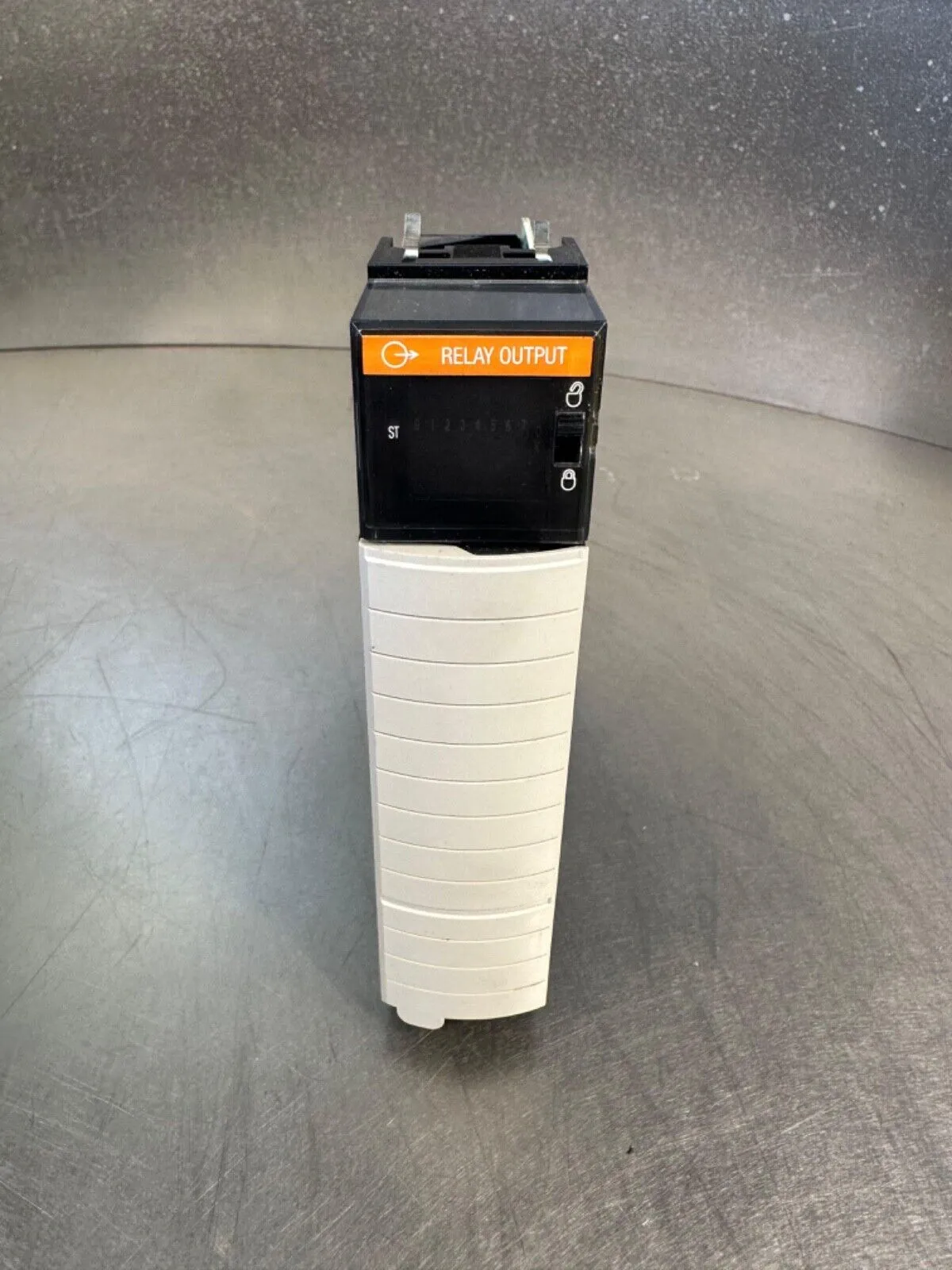 Allen Bradley Digital Relay Module 1756-OX8I /A (3C-31)