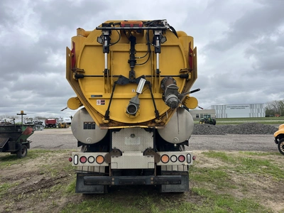 USED 2017 PETERBILT 567 6X4